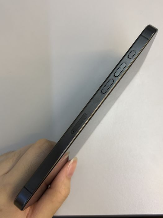 iPhone 15 Pro Max · 2/9