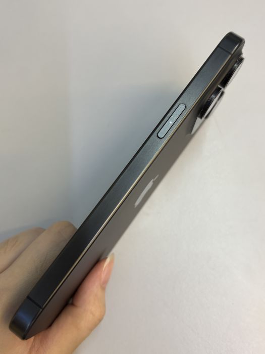 iPhone 15 Pro Max · 3/9