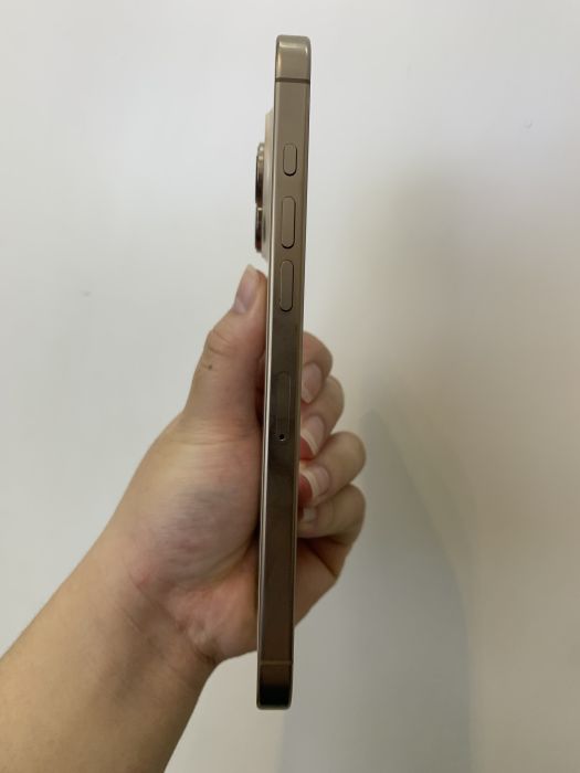 iPhone 16 Pro Max · 2/9