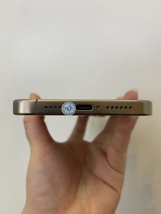 iPhone 16 Pro Max · 4/9
