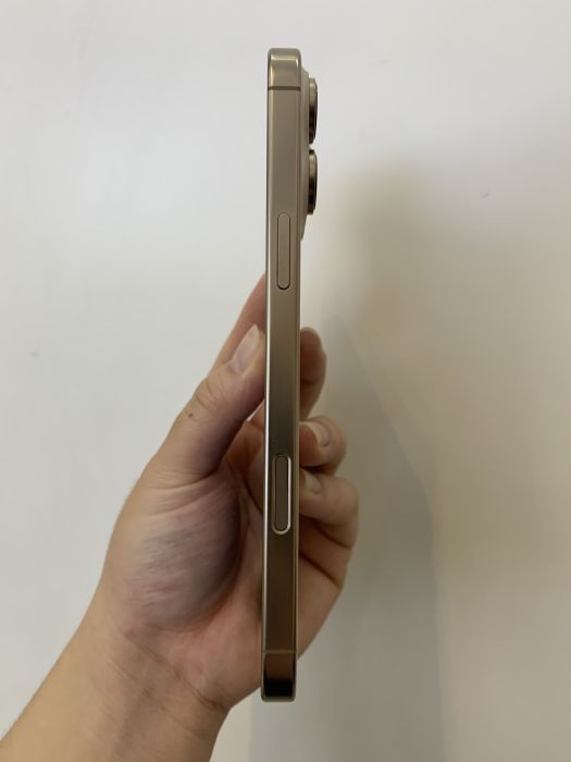 iPhone 16 Pro Max · 3/9