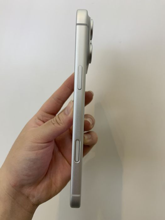 iPhone 17 Pro Max · 3/9
