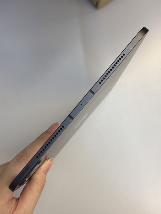 iPad Pro 11-inch (M5 2025) Wi-fi + Cellular · 5/8