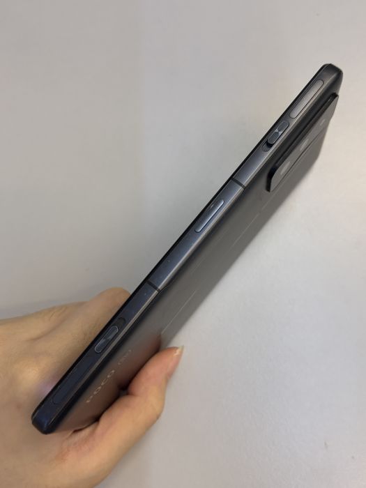 POCO F4 GT · 3/7