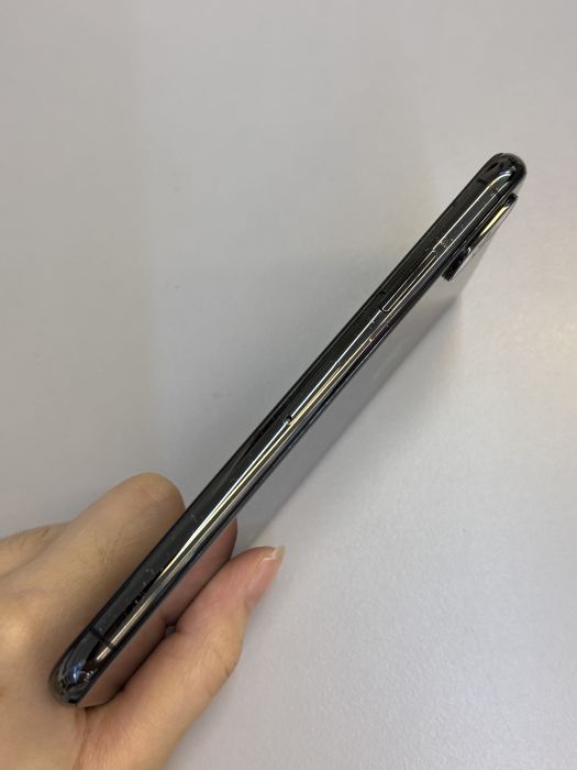 iPhone X · 3/9