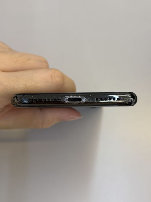 iPhone X · 4/9