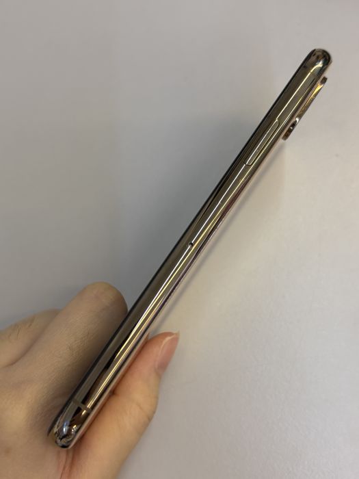 iPhone XS · 3/9