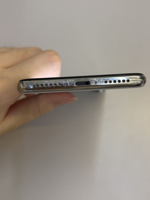 iPhone X · 4/9