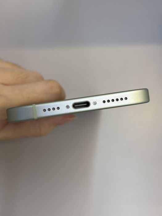 iPhone 15 Plus · 4/9