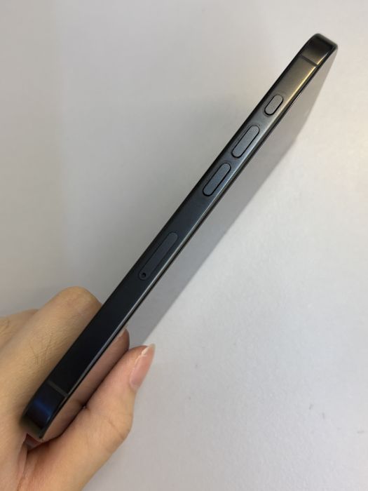 iPhone 16 Pro · 2/9