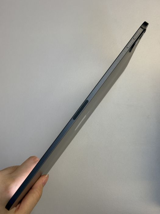iPad Pro 11-inch (M4 2024) Wi-fi · 2/8