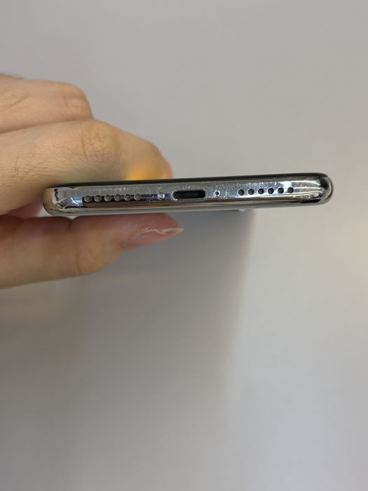 iPhone X · 4/9