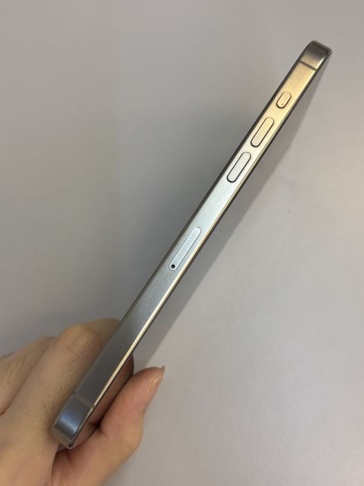 iPhone 15 Pro Max · 2/9