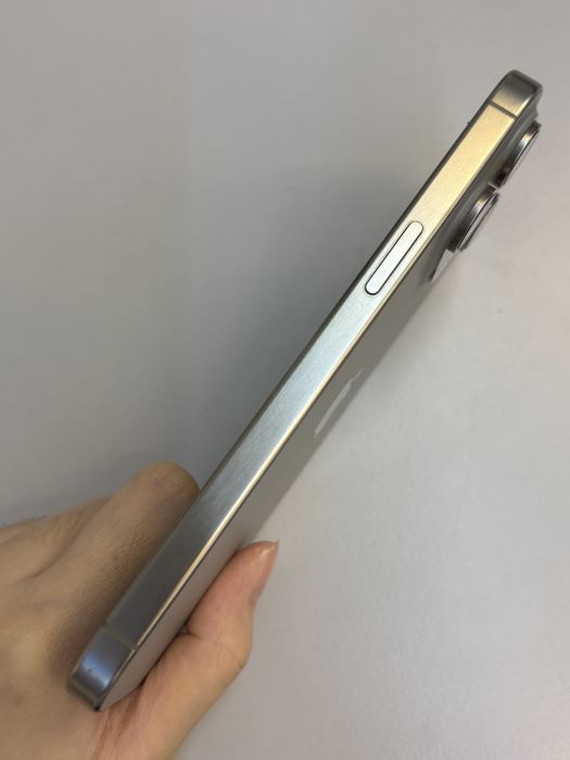 iPhone 15 Pro Max · 3/9