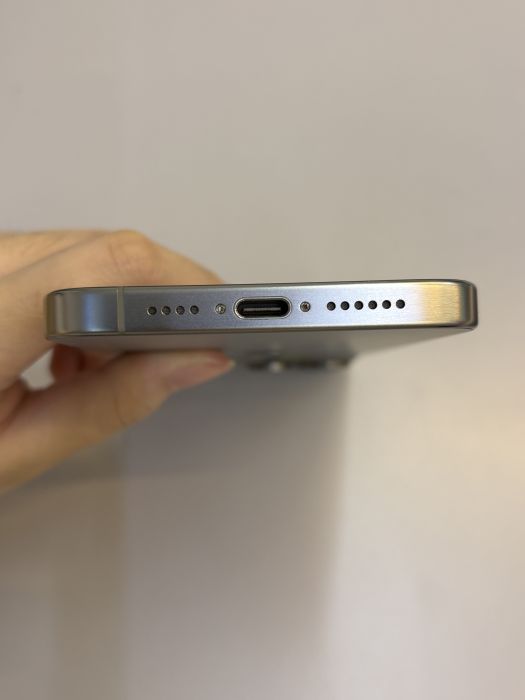 iPhone 15 Pro Max · 4/9