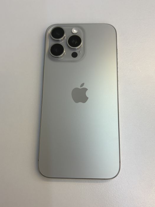 iPhone 15 Pro Max · 1/9