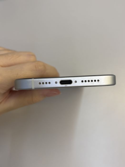 iPhone 15 Plus · 4/10