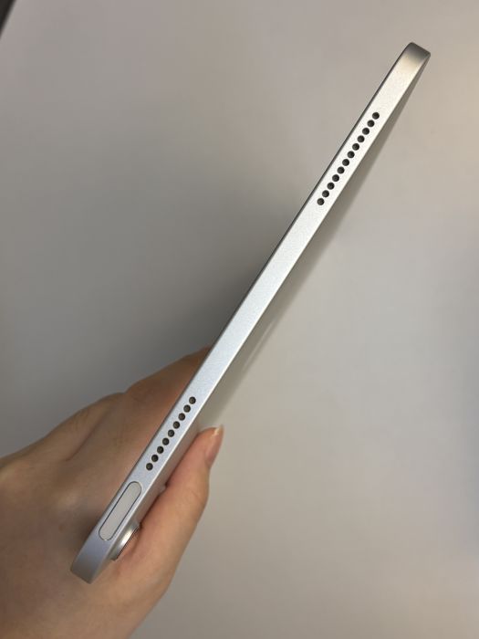 iPad (11th Gen A16 2025) Wi-fi · 5/8