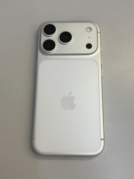 iPhone 17 Pro · 1/9