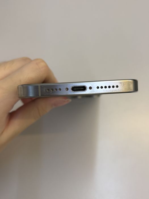 iPhone 15 Pro Max · 4/9