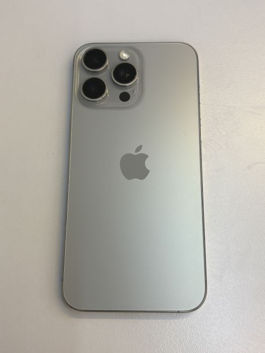 iPhone 15 Pro Max · 1/9