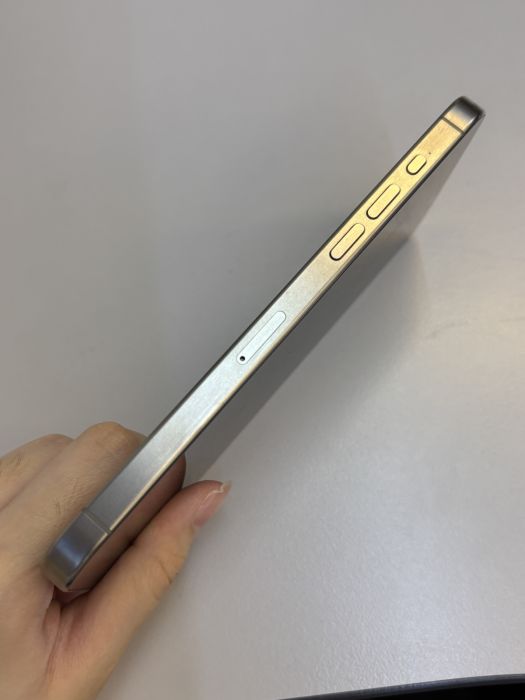 iPhone 15 Pro Max · 2/9
