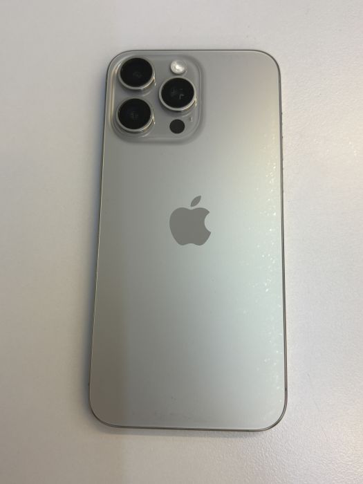 iPhone 15 Pro Max · 1/9