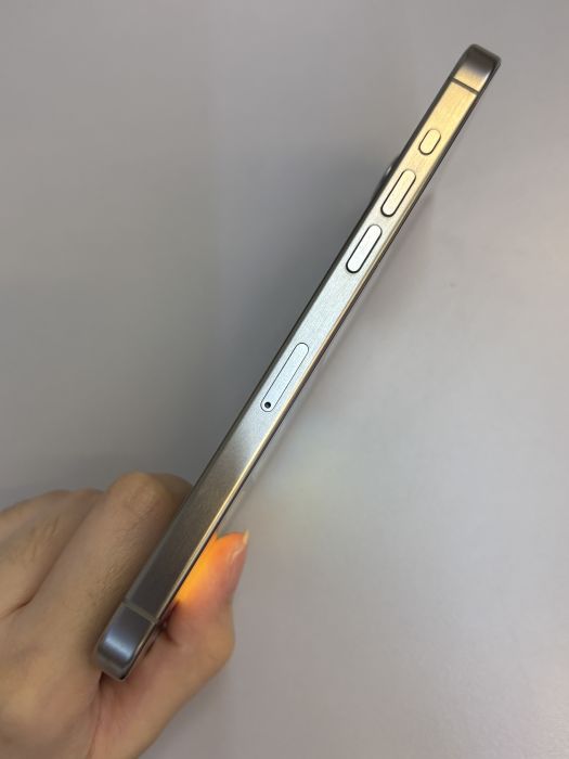 iPhone 15 Pro Max · 2/9