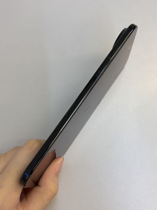 iPhone Air · 2/9