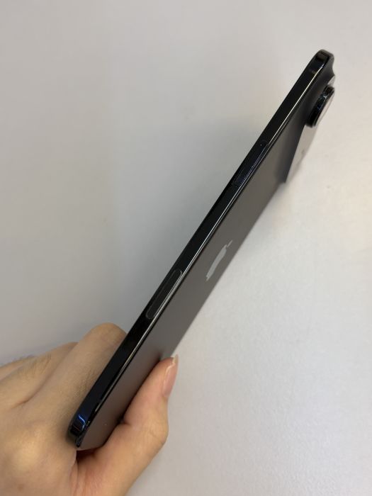 iPhone Air · 3/9