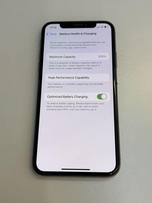 iPhone XS · 8/9
