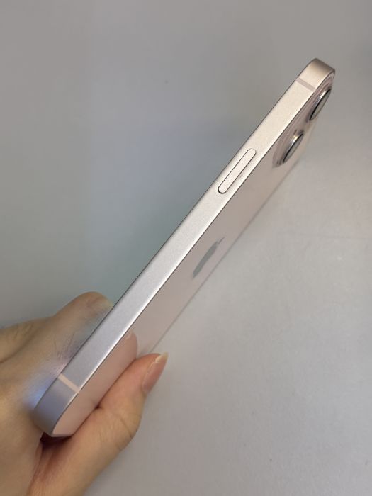 iPhone 13 · 3/9