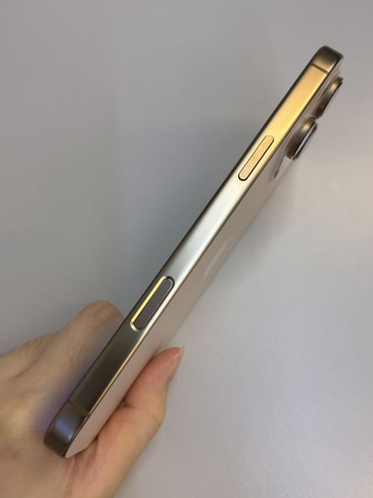 iPhone 16 Pro Max · 3/9