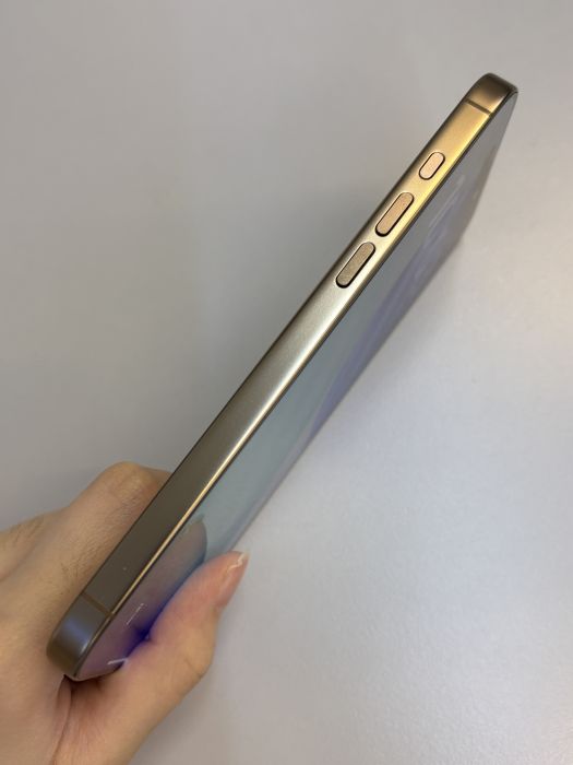iPhone 16 Pro Max · 2/9