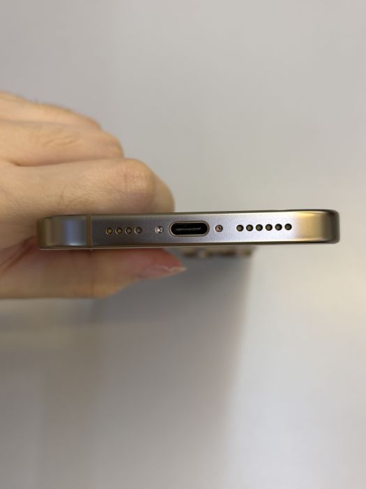 iPhone 16 Pro Max · 4/9