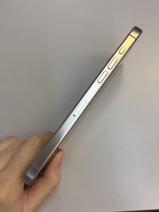 iPhone 15 Pro Max · 2/9