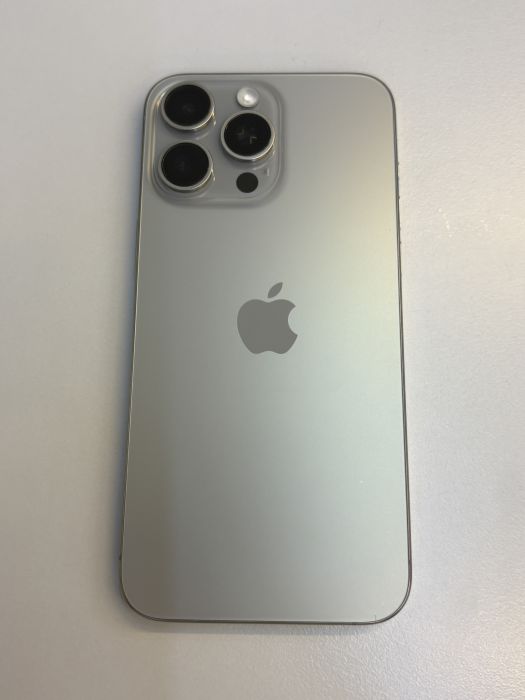 iPhone 15 Pro Max · 1/9