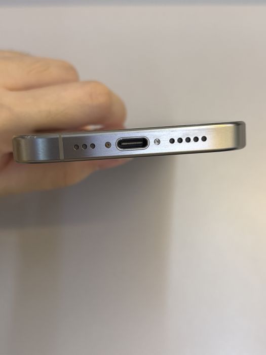 iPhone 15 Pro · 4/9
