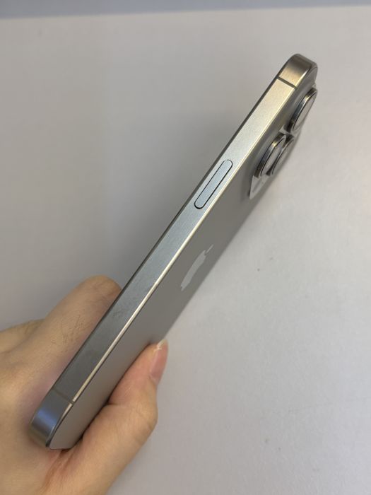 iPhone 15 Pro · 3/9