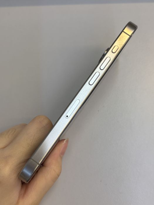 iPhone 15 Pro · 2/9