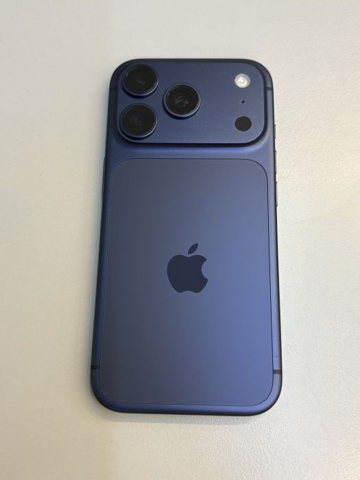 iPhone 17 Pro · 1/9
