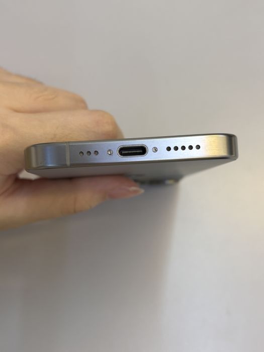 iPhone 15 Pro · 4/9