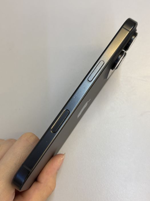 iPhone 16 Pro · 3/9