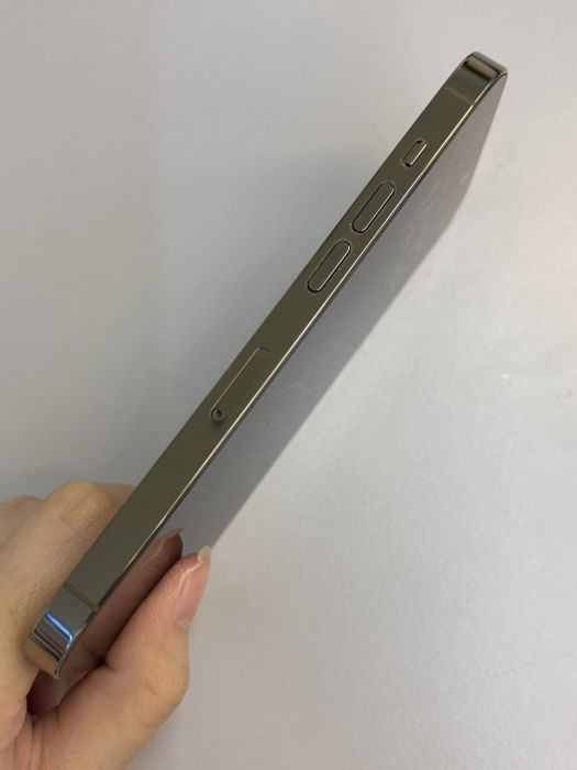 iPhone 14 Pro · 2/9