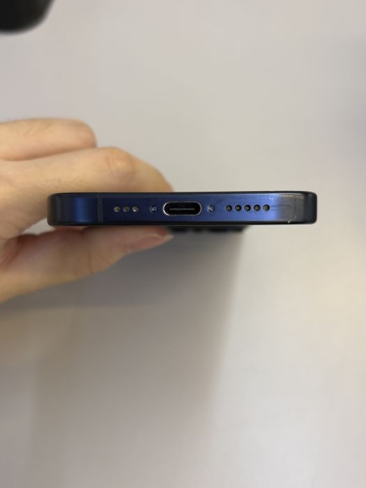 iPhone 15 Pro · 4/9