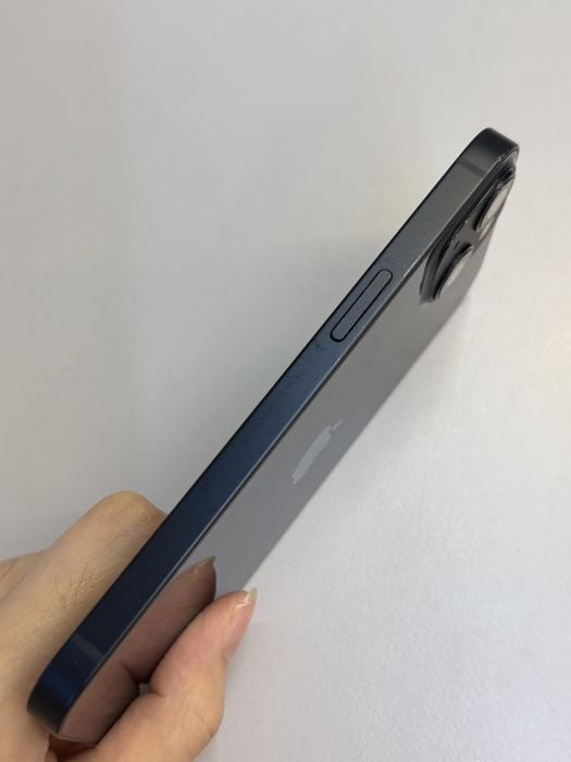 iPhone 13 · 3/9