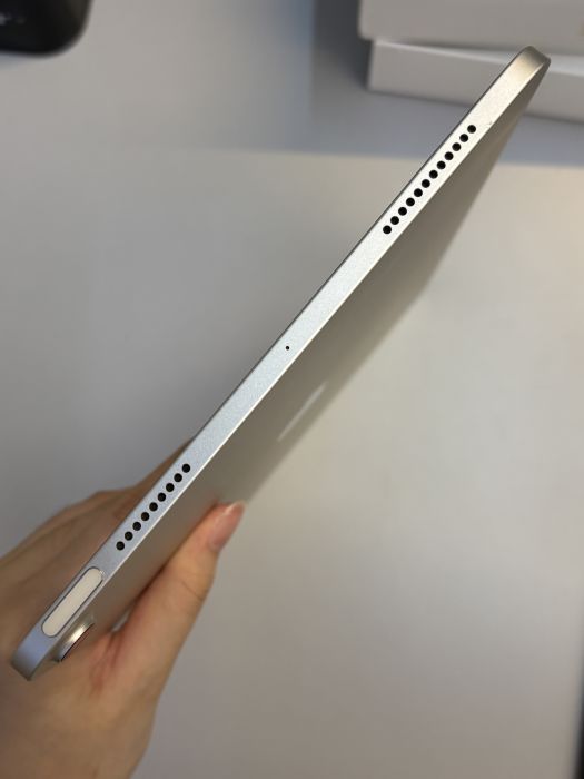 iPad Air (5th Gen / M1 2022) Wi-fi · 5/7