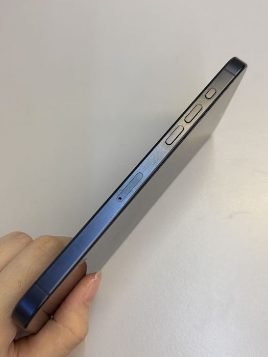 iPhone 15 Pro Max · 2/9