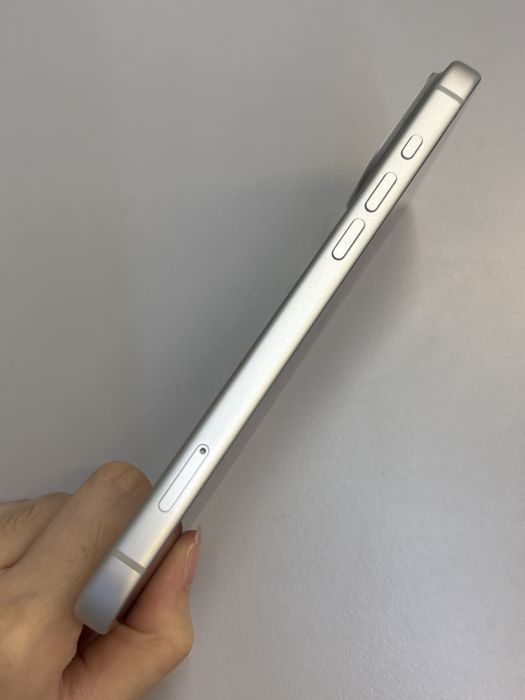 iPhone 17 Pro Max · 2/9
