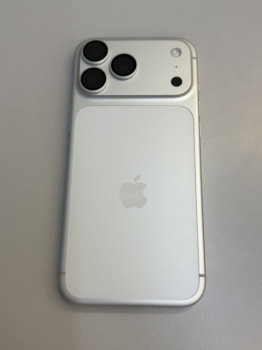 iPhone 17 Pro Max · 1/9